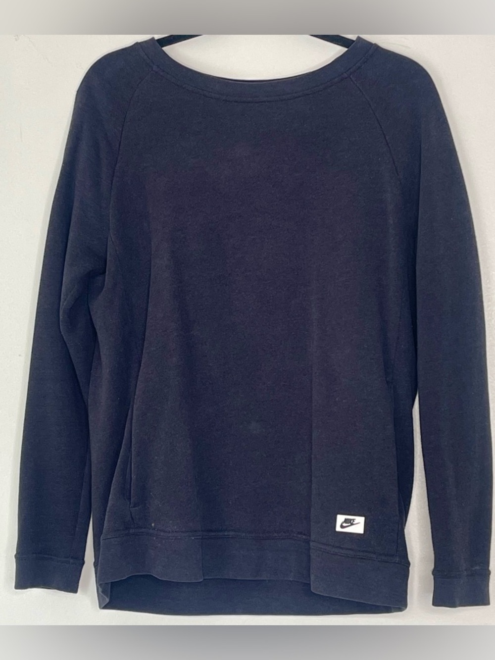 Small Nike pullover with front pockets
